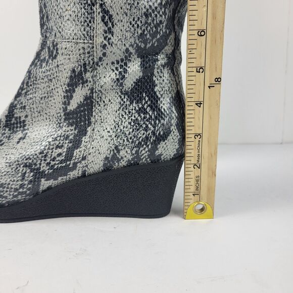 Aerosoles Brenna Knee High Wedge Boots Grey Snake Print Size 7.5M - Picture 5 of 11